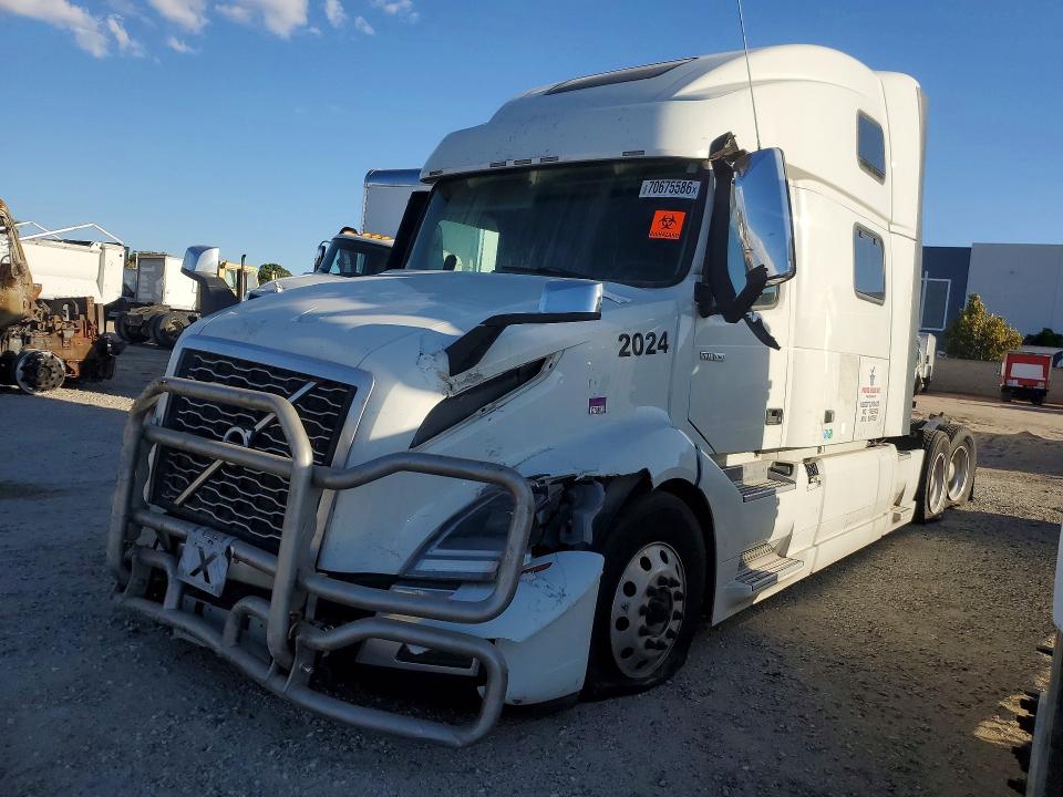 2024 Volvo Vn VIN 4V4NC9EJXRN624587 — COPART salvage auction photo