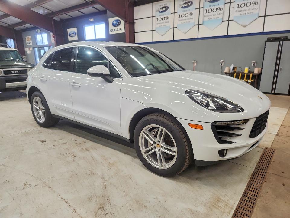 2017 Porsche Macan VIN WP1AB2A5XHLB20594 COPART salvage auction — MINOR DENT/SCRATCHES, NJ - CERTIFICATE OF TITLE (P), sold $7,900 on 2026-09-03 (photo 4)