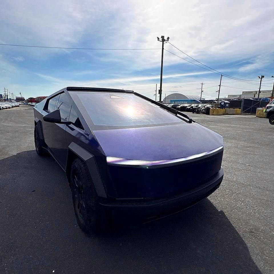 2024 Tesla Cybertruck VIN 7G2CEHEE5RA018813 — COPART salvage auction photo