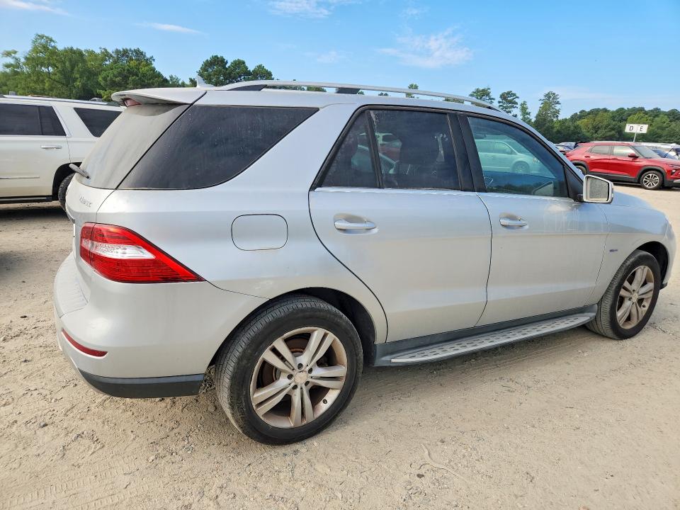 2012 Mercedes-benz M-klasse VIN 4JGDA5HB0CA035178 COPART salvage auction — REAR END, VA - CERTIFICATE OF TITLE, sold $275 on 2026-10-02 (photo 3)