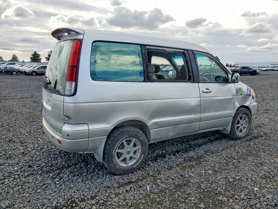1999 Toyo Townace noah VIN SR500082597000000 COPART salvage auction — ROLLOVER, WA - BILL OF SALE, sold $1,950 on 2026-09-30 (photo 3)