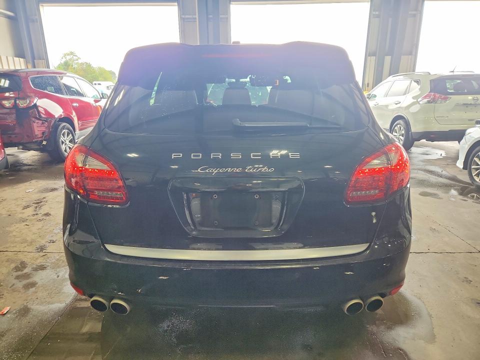 2014 Porsche Cayenne VIN WP1AC2A20ELA80007 COPART salvage auction — MINOR DENT/SCRATCHES, MN - CERTIFICATE OF TITLE, sold $675 on 2026-09-16 (photo 6)