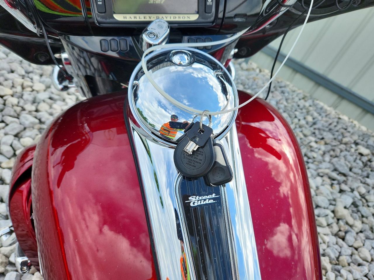 2016 Harley-davidson Fl VIN 1HD1KRM15GB673966 COPART salvage auction — Side, OH - CERT OF TITLE-SALVAGE, sold $4,450 on 2026-09-17 (photo 8)
