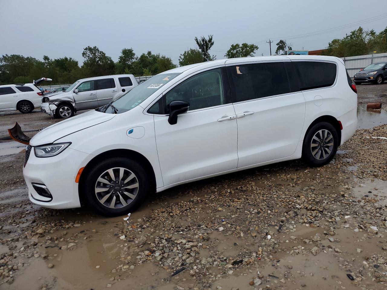 2024 Chrysler Pacifica VIN 2C4RC1S7XRR150294 — COPART salvage auction photo