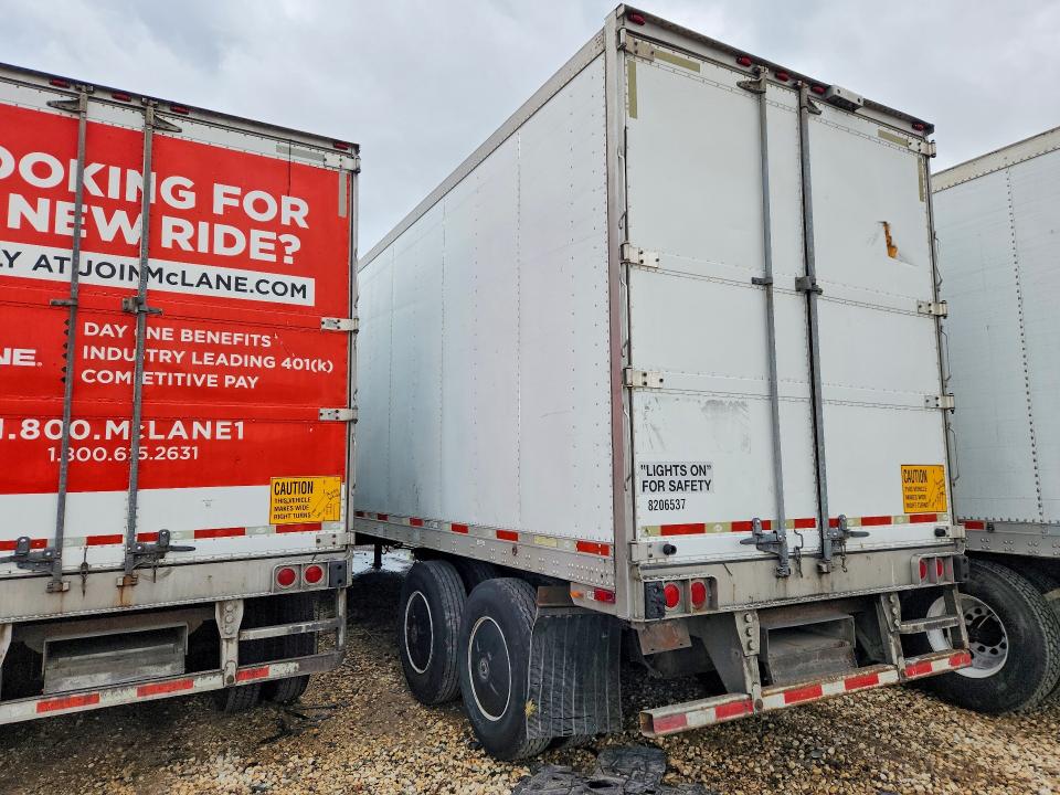 2016 Utility tr VIN 1UYVS248XGU427427 COPART salvage auction — REAR END, IL - CERTIFICATE OF TITLE (P), sold $2,200 on 2026-09-22 (photo 2)
