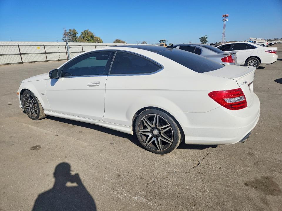 2013 Mercedes-benz C class VIN WDDGJ4HB0DG085076 COPART salvage auction — NORMAL WEAR, Ca - Dis/Dlr/Exp Only Clean Title, sold $675 on 2026-10-03 (photo 2)