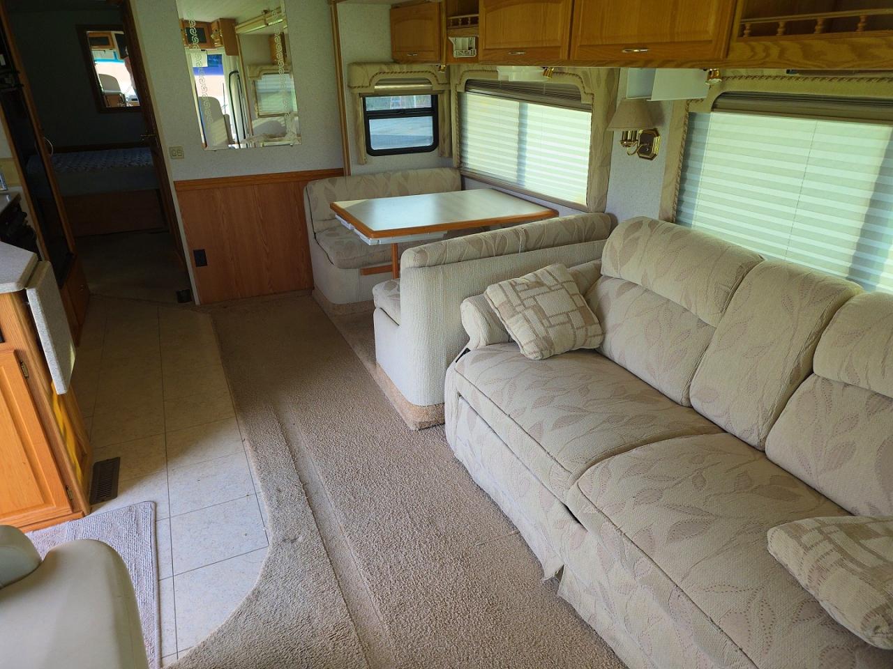 2002 Winnebago Itasca Suncruiser VIN 5NB4MP67G12335172 COPART salvage auction — Minor Dent/Scratches, FL - CERT OF TITLE-REBUILT (P), sold $1,050 on 2026-09-22 (photo 9)