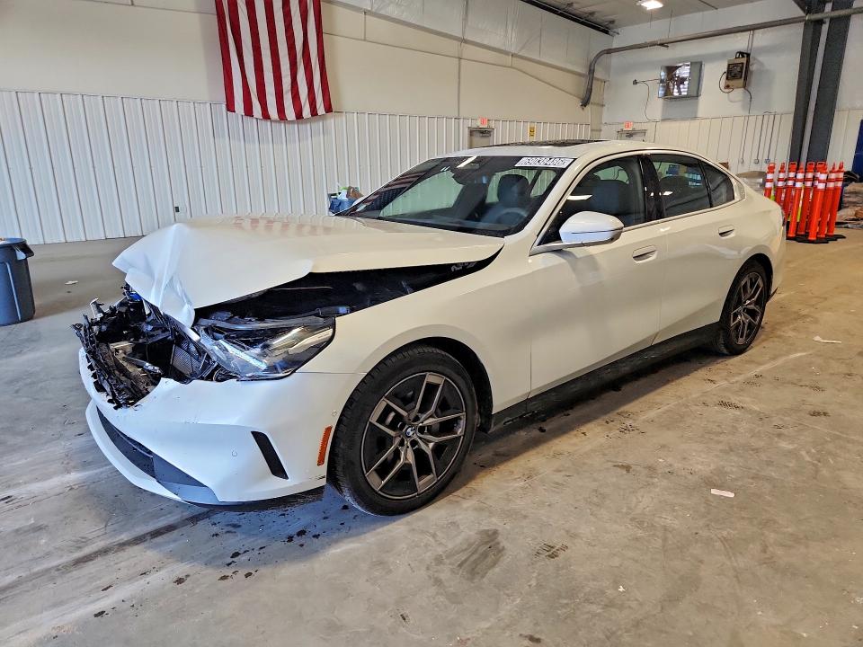 2027 BMW 5er VIN WBA53FJ00VCY28079 COPART salvage auction — FRONT END, Mn - Certificate Of Title, sold $29,000 on 2026-10-07 (photo 1)