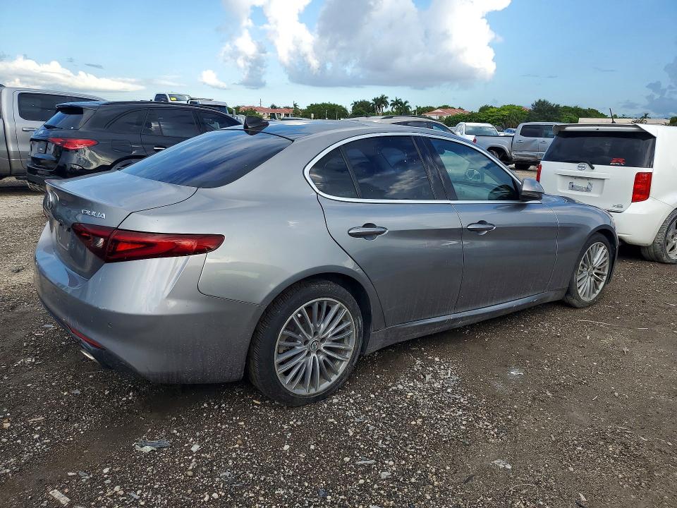 2017 Alfa romeo Giulia VIN ZARFAECN3H7537000 COPART salvage auction — MECHANICAL, Fl - Certificate Of Title, sold $1,250 on 2026-10-16 (photo 3)
