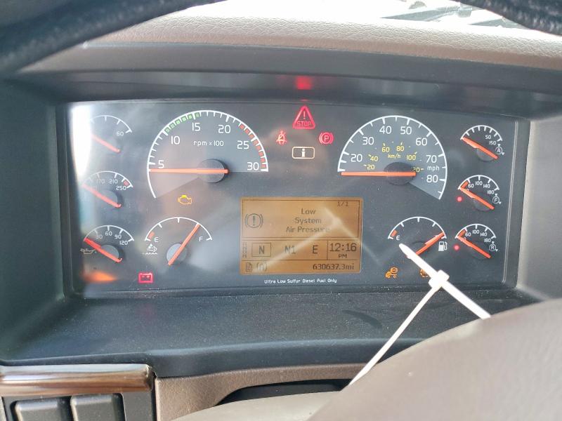 2014 Volvo Vn VIN 4V4N99EH4EN167443 COPART salvage auction — MINOR DENT/SCRATCHES, Tn - Certificate Of Title, sold $6,200 on 2026-09-18 (photo 9)