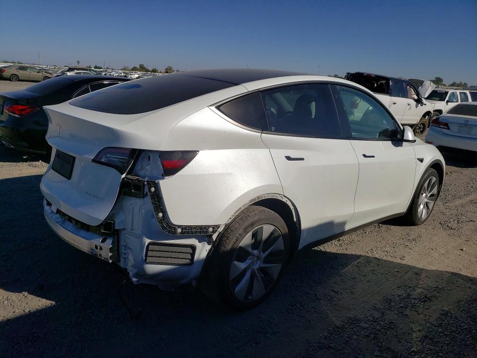 2022 Tesla Model y VIN 7SAYGDEE0NF355028 COPART salvage auction — REAR END, CA - SALVAGE CERTIFICATE, sold $12,400 on 2026-10-08 (photo 3)