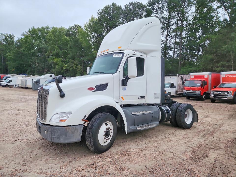 2017 Peterbilt 579 VIN 1XPBA48X4HD428977 — COPART salvage auction photo