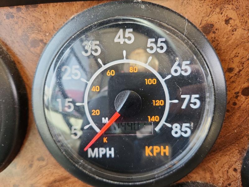 2000 Coachman VIN 4UZ6XJCA9YCG46193 COPART salvage auction — NORMAL WEAR, NY - CERTIFICATE OF TITLE, sold $5,900 on 2026-09-22 (photo 8)