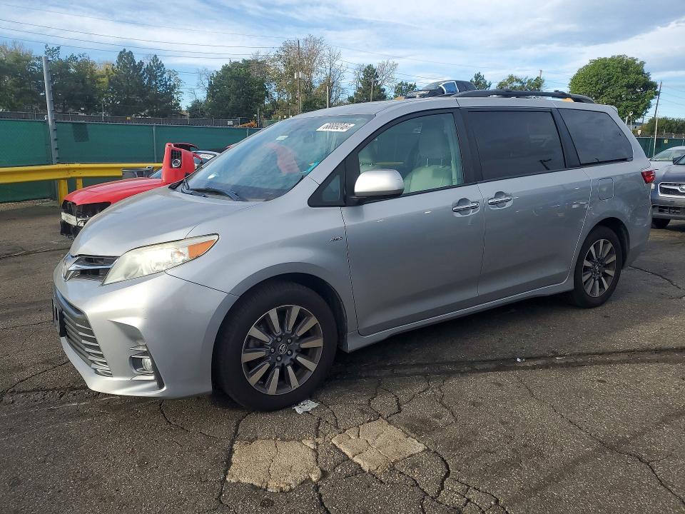 2018 Toyota Sienna VIN 5TDDZ3DC8JS193073 — COPART salvage auction photo
