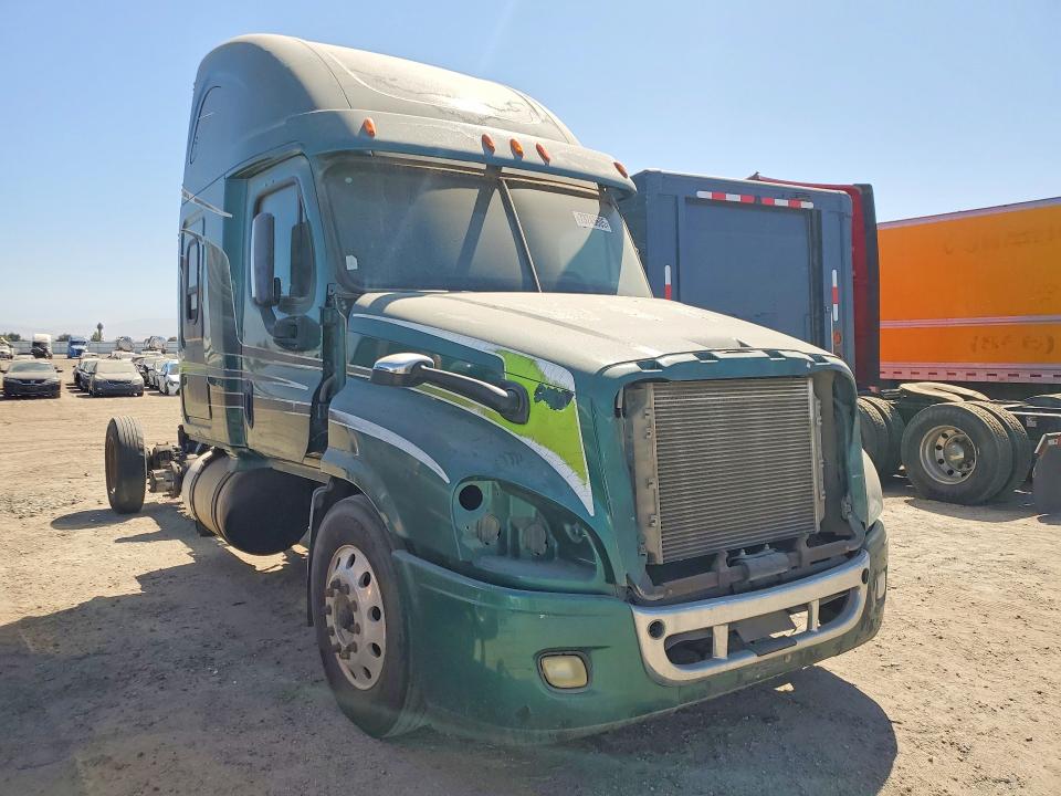 2015 Freightliner Cascadia VIN 3AKJGLDV1FSGL2245 COPART salvage auction — STRIPPED, TX - DIS/DLR/EXP ONLY CLEAN TITLE (P), sold $400 on 2026-09-25 (photo 4)