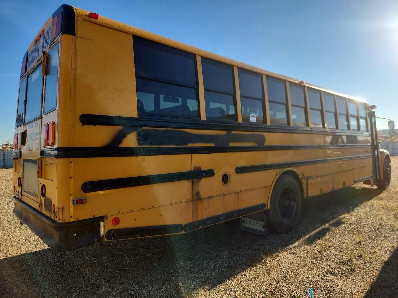 2011 Thomas Saf-t-liner c2 VIN 4UZABRDU1BCAU5061 COPART salvage auction — SIDE, AB - BOS - ACTIVE, sold $2,000 on 2026-10-08 (photo 4)