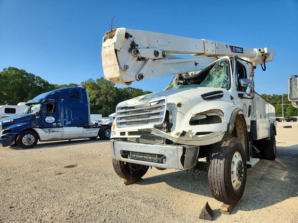 2026 Freightliner M2 106 VIN 1FVDCXFE1THWV0132 — COPART salvage auction photo