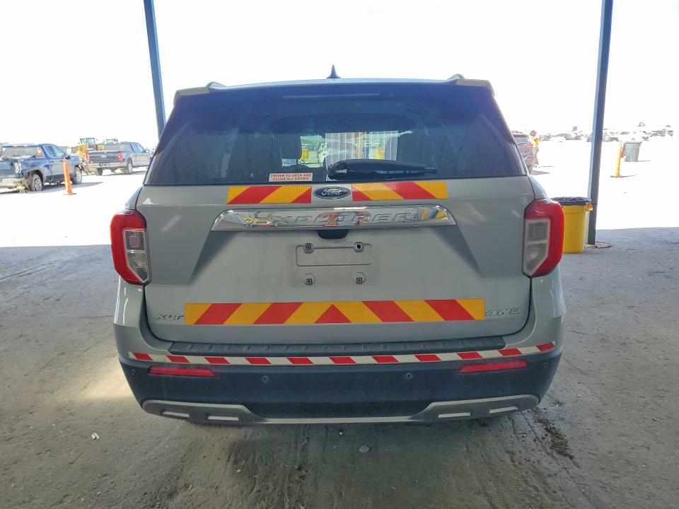 2023 Ford Explorer VIN 1FMSK8DH2PGB74067 COPART salvage auction — SIDE, Salvage Title, sold $7,100 on 2026-10-08 (photo 6)