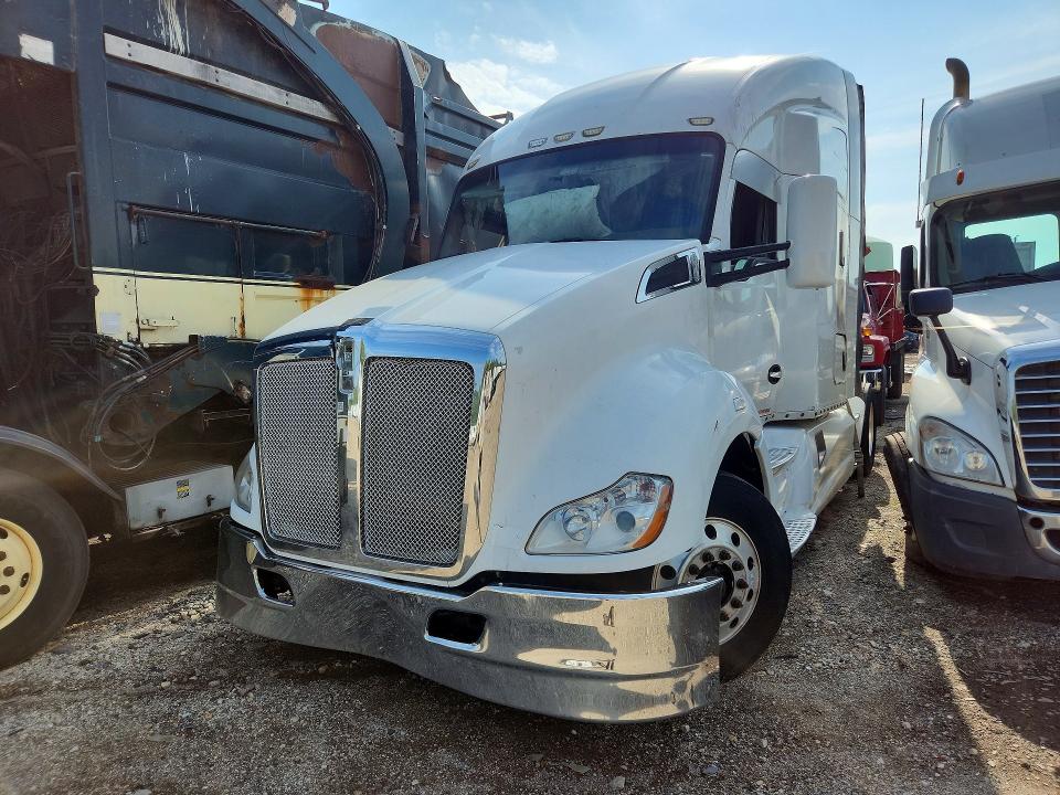 2016 Kenworth T680 VIN 1XKYDP9X3GJ481645 COPART salvage auction — BURN, IL - SALVAGE CERTIFICATE, sold $2,050 on 2026-09-08 (photo 1)