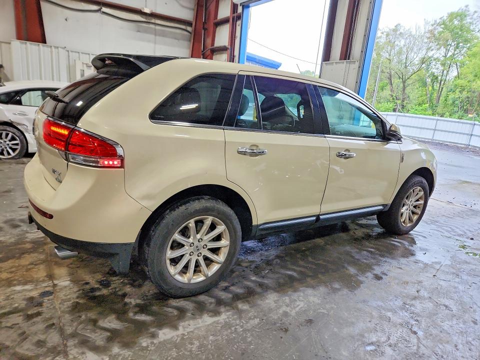2014 Lincoln Mkx VIN 2LMDJ8JK0EBL17263 COPART salvage auction — NORMAL WEAR, NY - CERTIFICATE OF TITLE, sold $1,875 on 2026-09-23 (photo 3)