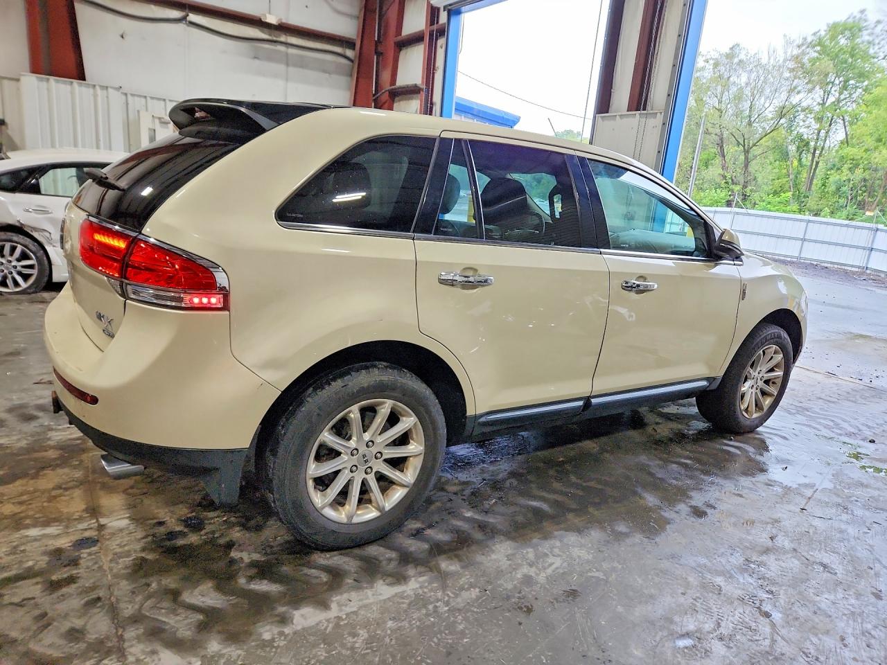 2014 Lincoln Mkx VIN 2LMDJ8JK0EBL17263 COPART salvage auction — Normal Wear, NY - CERTIFICATE OF TITLE, sold $1,875 on 2026-09-18 (photo 3)