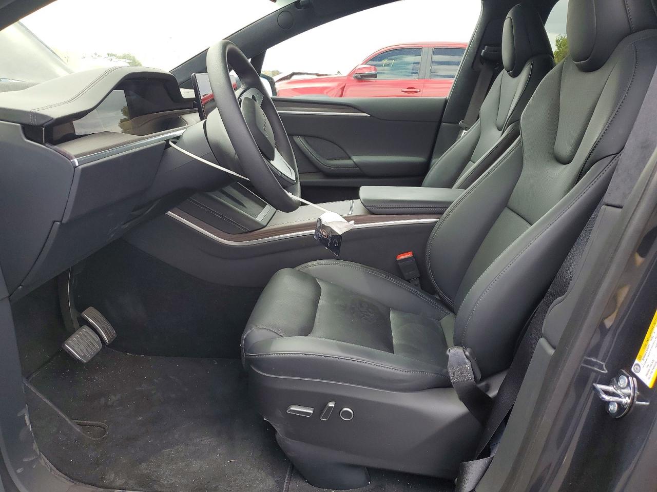 2025 Tesla Model X VIN 7SAXCBE56SF471843 COPART salvage auction — Rear End, Sc - Salvage Title, sold $34,000 on 2026-09-16 (photo 7)