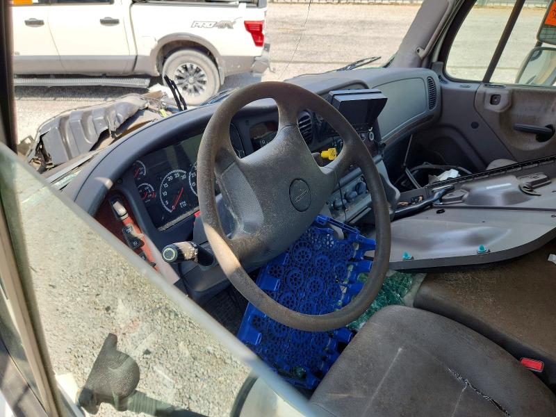 2020 Freightliner M2 VIN 3ALACWFC8LDLM6992 COPART salvage auction — FRONT END, AZ - CERT OF TITLE - SALVAGE, sold $0 on 2026-09-25 (photo 8)