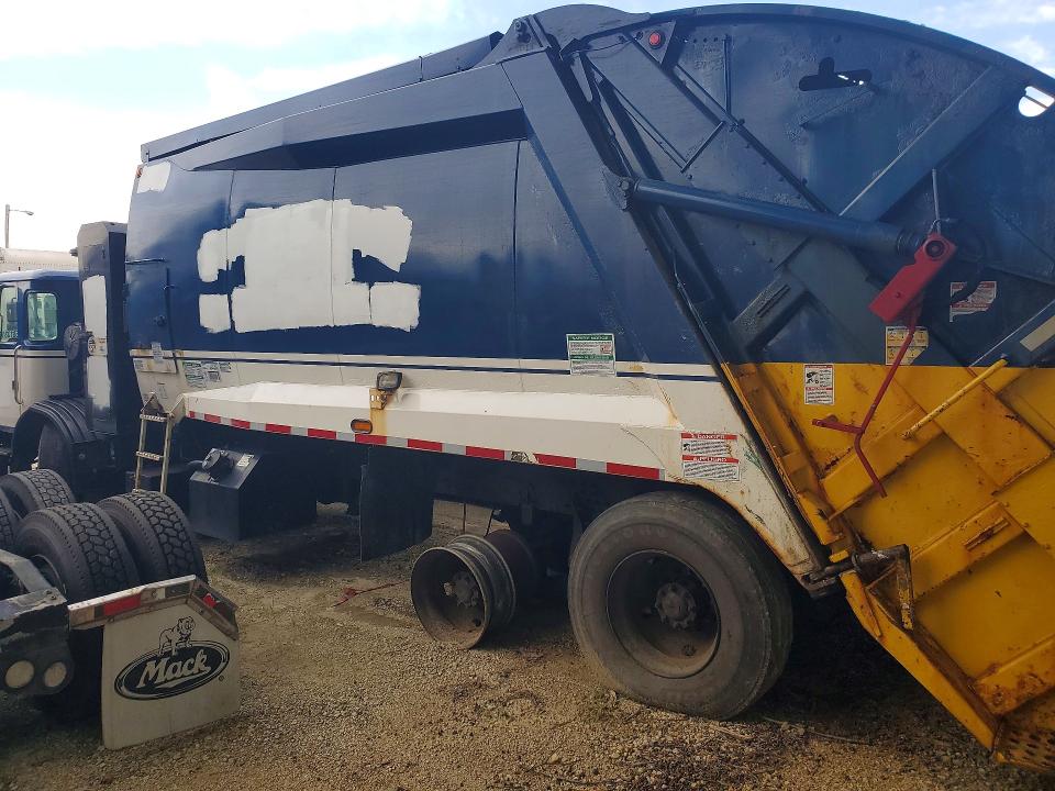 2011 Autocar llc Xpeditor VIN 5VCACLLEXBH212853 COPART salvage auction — MINOR DENT/SCRATCHES, Nj - Clean Title Export Only, sold $1,650 on 2026-09-24 (photo 2)
