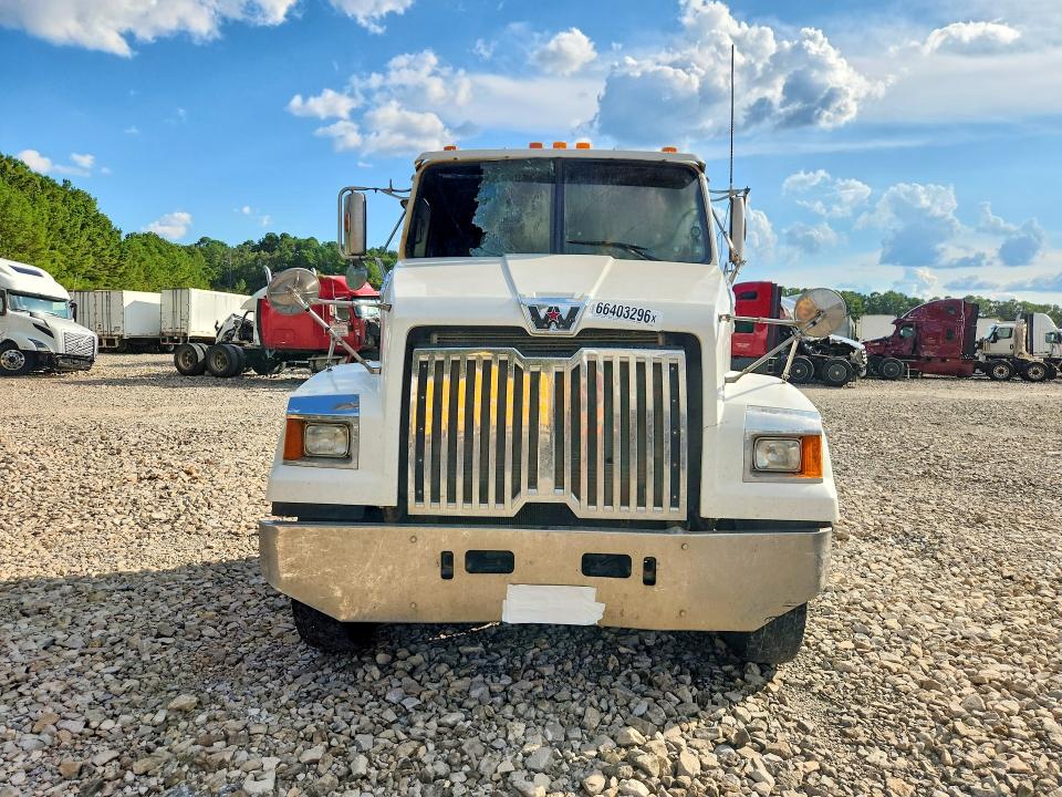 2014 Western star/auto car VIN 5KJJAVDV1EPFH9925 COPART salvage auction — Burn Interior, MS - CERT OF TITLE-SALVAGED, sold $1,650 on 2026-09-18 (photo 5)