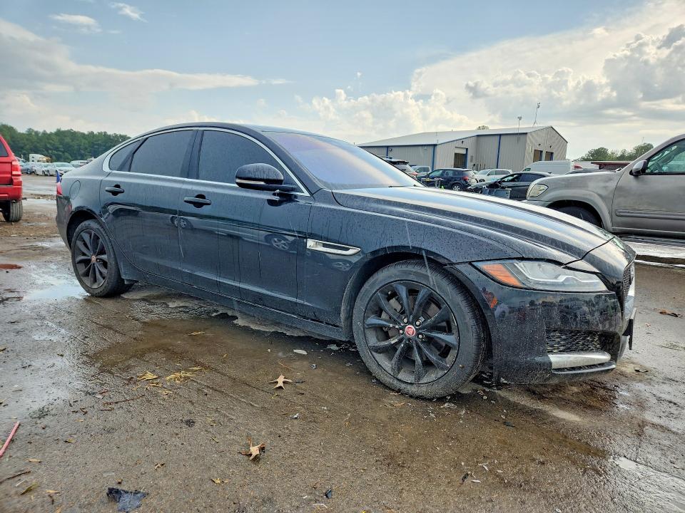 2017 Jaguar Xf VIN SAJBD4BN8HCY32324 COPART salvage auction — MINOR DENT/SCRATCHES, MS - CERTIFICATE OF TITLE (P), sold $3,400 on 2026-10-14 (photo 4)