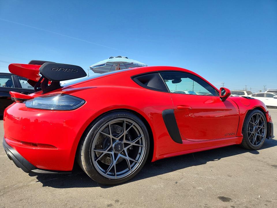 2025 Porsche Cayman VIN WP0AE2A89SK272107 COPART salvage auction — MECHANICAL, CT - DIS/DLR/EXP ONLY SALVAGE TITLE (P), sold $88,000 on 2026-10-08 (photo 3)