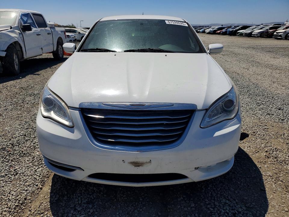 2013 Chrysler 200 VIN 1C3CCBAB9DN634811 COPART salvage auction — FRONT END, Salvage Title, sold $275 on 2026-09-11 (photo 5)