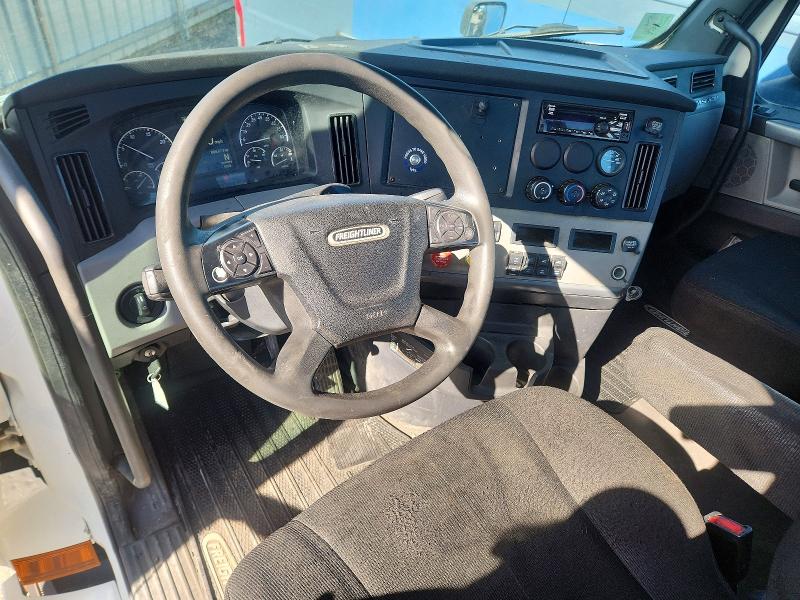 2020 Freightliner Cascadia VIN 1FUBHTDV2LLLX7482 COPART salvage auction — MINOR DENT/SCRATCHES, IN - CERTIFICATE OF TITLE (P), sold $16,500 on 2026-10-02 (photo 8)