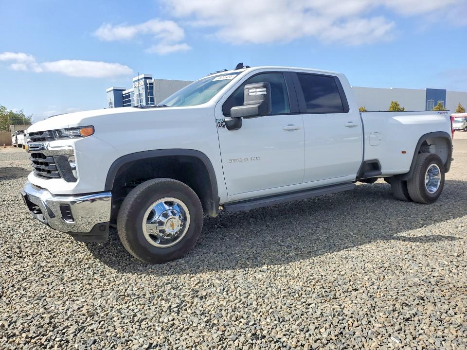 2026 Chevrolet Silverado 3500 VIN 1GC4KTEY3TF129847 — COPART salvage auction photo