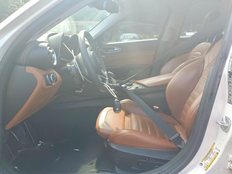 2017 Alfa romeo Giulia VIN ZARFAECN0H7553557 COPART salvage auction — MINOR DENT/SCRATCHES, Md - Certificate Of Title, sold $0 on 2026-09-29 (photo 7)
