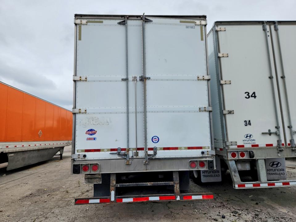 2014 Utility trailer mfg VIN 1UYVS2530EM962136 COPART salvage auction — NORMAL WEAR, OK - CERTIFICATE OF TITLE (P), sold $2,000 on 2026-10-06 (photo 6)