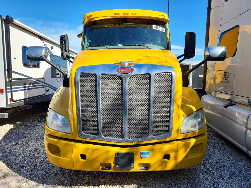 2013 Peterbilt 579 VIN 1XPBDP9XXKD495761 COPART salvage auction — NORMAL WEAR, OH - CERTIFICATE OF TITLE, sold $9,200 on 2026-10-06 (photo 5)