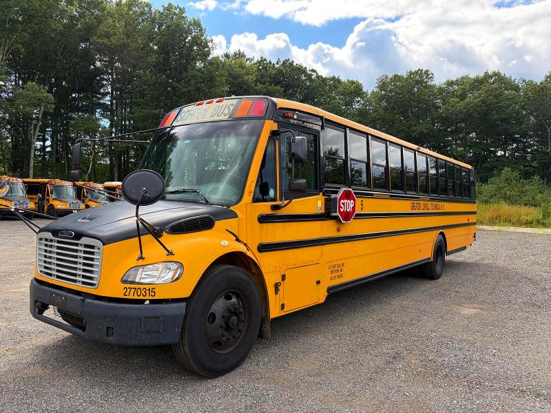 2015 Freightliner Chassis VIN 4UZABRDU3FCFW9494 COPART salvage auction — NORMAL WEAR, MA - CERTIFICATE OF TITLE (P), sold $675 on 2026-10-08 (photo 2)