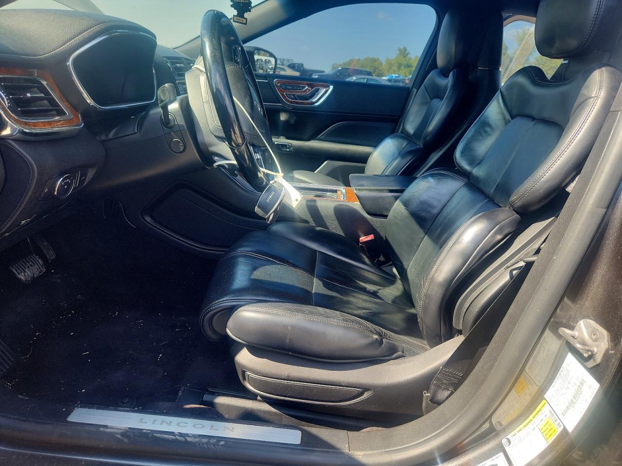 2017 Lincoln Continental VIN 1LN6L9NC4H5607649 COPART salvage auction — Normal Wear, MI - CERTIFICATE OF TITLE (P), sold $3,100 on 2026-10-02 (photo 7)