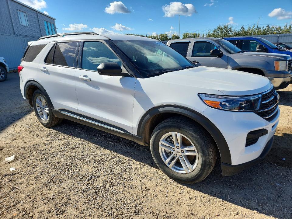 2023 Ford Explorer VIN 1FMSK8DH5PGA82936 COPART salvage auction — UNDERCARRIAGE, AB - BOS - ACTIVE, sold $15,150 on 2026-10-08 (photo 4)
