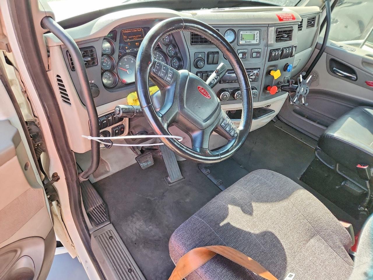 2019 Peterbilt 579 VIN 1XPBA48X8KD478661 COPART salvage auction — Normal Wear, IN - CERTIFICATE OF TITLE, sold $12,000 on 2026-10-23 (photo 8)