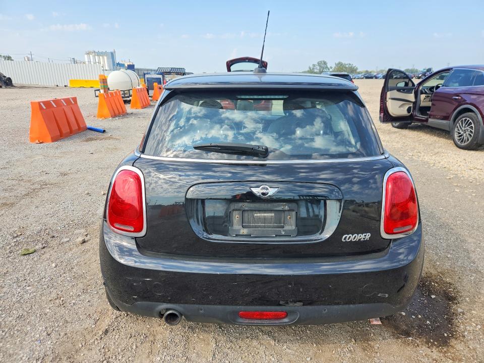 2017 Mini Cooper VIN WMWXP5C55H2D16492 COPART salvage auction — MECHANICAL, IL - CERTIFICATE OF TITLE, sold $1,200 on 2026-09-15 (photo 6)