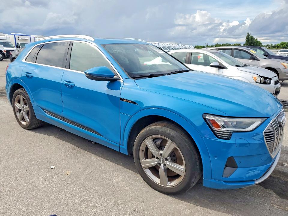 2019 Audi E-tron VIN WA1LABGE3KB012765 COPART salvage auction — MINOR DENT/SCRATCHES, Fl - Certificate Of Title, sold $14,300 on 2026-10-13 (photo 4)