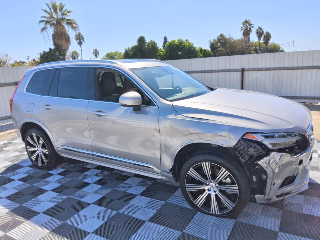 2025 Volvo XC90 VIN YV4H60JE4S1304292 COPART salvage auction — Front End, Ct - Clean Title, sold $23,000 on 2026-09-24 (photo 4)