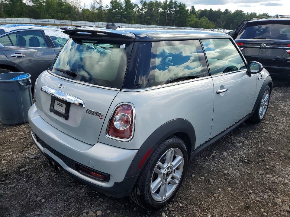 2011 Mini Cooper VIN WMWSV3C56BTY10251 COPART salvage auction — MECHANICAL, MD - CERTIFICATE OF TITLE (P), sold $300 on 2026-10-08 (photo 3)