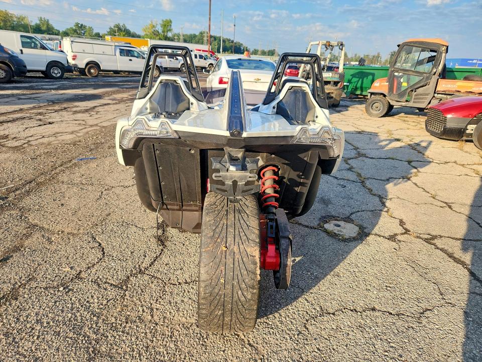 2016 Polaris Slingshot VIN 57XAAPFA1G7113152 COPART salvage auction — FRONT END, MI - CERTIFICATE OF TITLE, sold $3,550 on 2026-09-10 (photo 4)