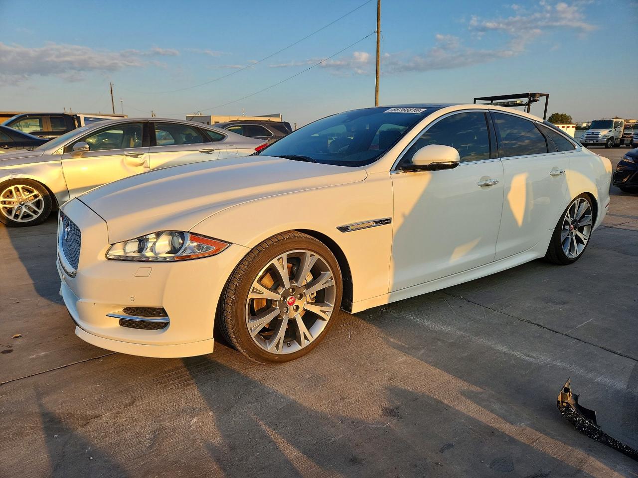 2015 Jaguar Xj VIN SAJWA1CZ8F8V86563 COPART salvage auction — Normal Wear, Ct - Clean Title, sold $1,600 on 2026-09-14 (photo 1)