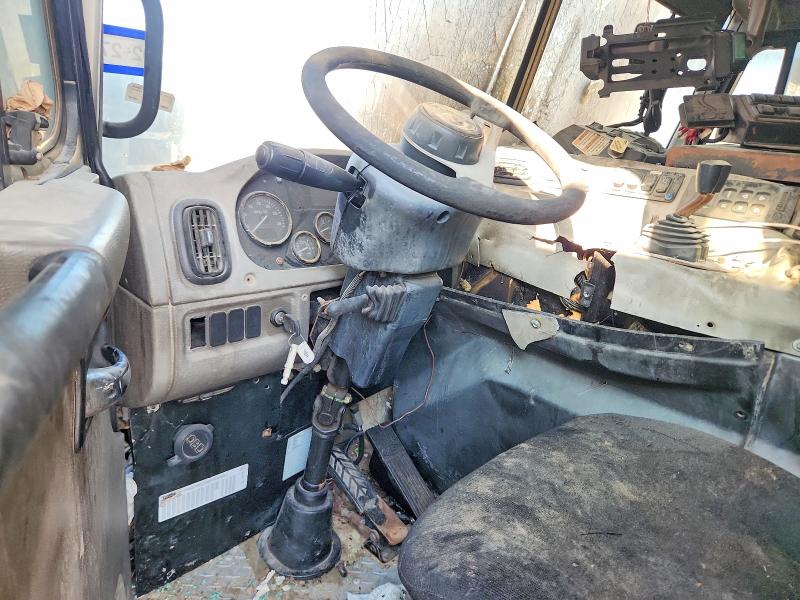 2020 Peterbilt 520 VIN 3BPDL70X5LF105931 COPART salvage auction — BURN, TX - SALVAGE VEHICLE TITLE, sold $1,300 on 2026-10-07 (photo 8)