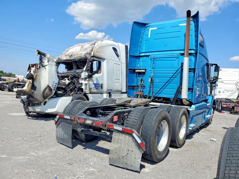 2014 Volvo Vn VIN 4V4N99EH4EN167443 COPART salvage auction — MINOR DENT/SCRATCHES, Tn - Certificate Of Title, sold $6,200 on 2026-09-18 (photo 3)