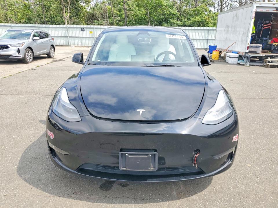 2023 Tesla Model y VIN 7SAYGAEE8PF861529 COPART salvage auction — WATER/FLOOD, NY, sold $10,900 on 2026-10-03 (photo 5)